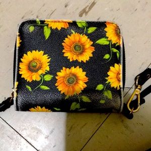 I’m selling a Wallet with two sides on a zipper case